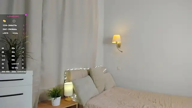 LakeshiaVodopich online show from September 18, 2025, 9:22 am