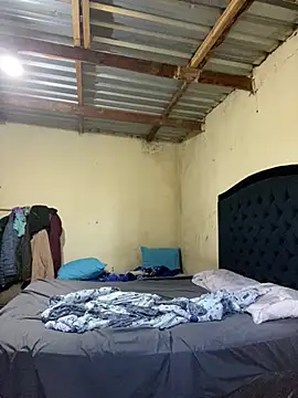 Curvycandy95 online show from April 21, 2026, 5:58 am