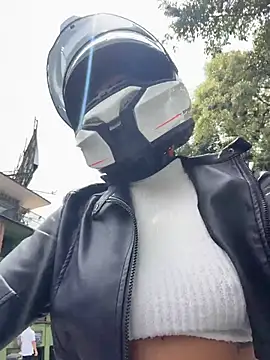 AlannaEvons online show from April 7, 2026, 3:45 pm