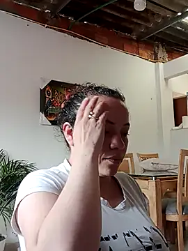  honey12 online show from October 31, 2025, 5:25 pm