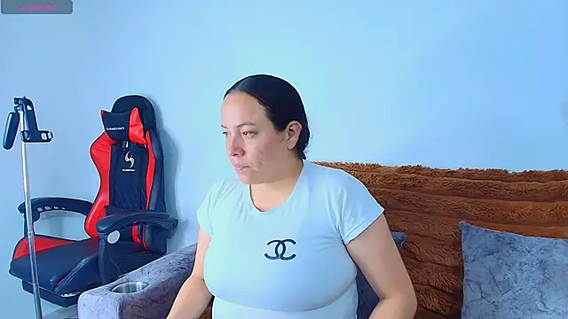  honey12 online show from November 5, 2025, 1:11 pm