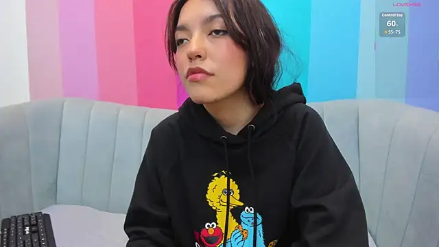 Elliecute online show from September 24, 2025, 2:20 pm