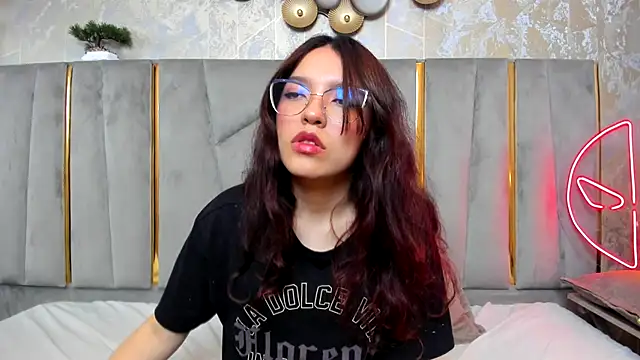 Elliecute online show from September 30, 2025, 2:33 pm