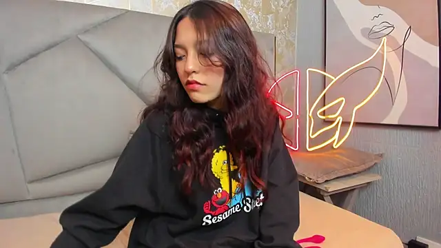 Elliecute online show from October 1, 2025, 2:23 pm