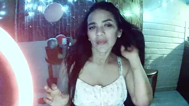 MiiaVelasquez online show from December 17, 2025, 4:18 am