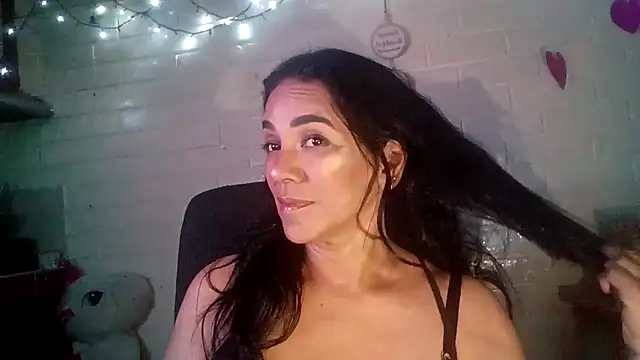 MiiaVelasquez online show from March 12, 2026, 4:51 am