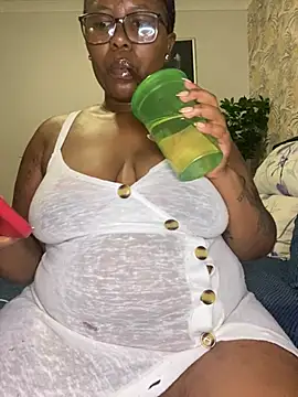 fatpussydallx online show from April 19, 2026, 6:32 pm