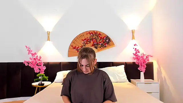 KimberlyPierceLove online show from September 17, 2025, 2:19 pm