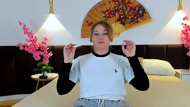 KimberlyPierceLove online show from September 21, 2025, 2:19 pm