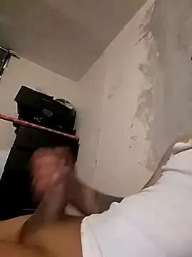 Snapshot of Arce92 chatting on December 19, 2025, 9:22 pm Arce92 online show from December 19, 2025, 9:22 pm