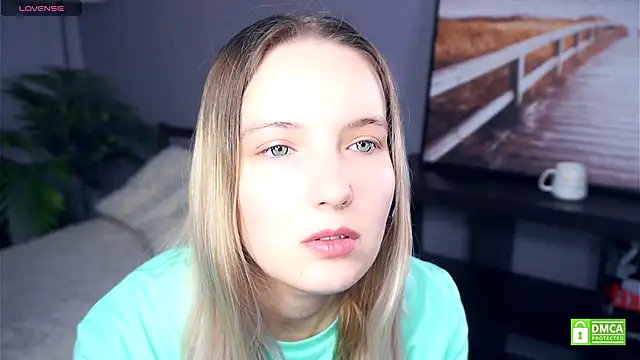 HongTomczak online show from September 10, 2025, 6:35 am