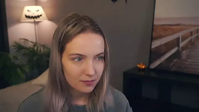 HongTomczak online show from November 13, 2025, 7:18 am