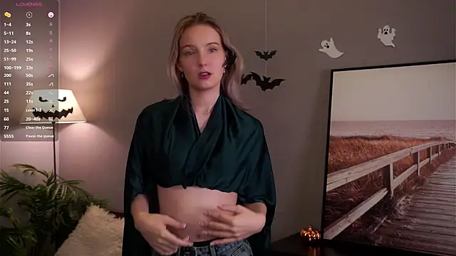 HongTomczak online show from November 17, 2025, 10:10 am