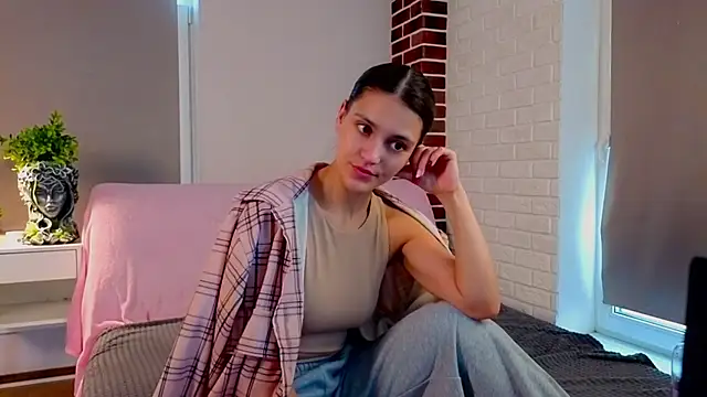 TrudyPastel online show from September 19, 2025, 7:21 am