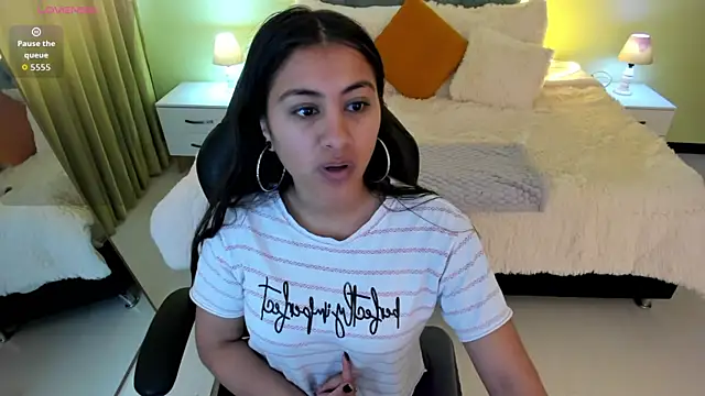 Camille Olsen  online show from October 20, 2025, 11:54 am