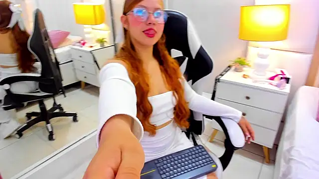 Snapshot of EimmyJones chatting on September 24, 2025, 3:32 am EimmyJones online show from September 24, 2025, 3:32 am