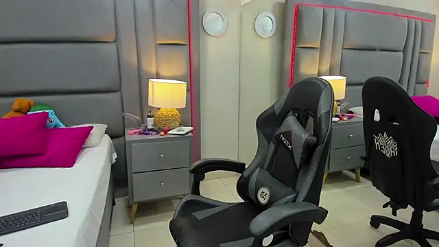 Snapshot of EimmyJones chatting on November 7, 2025, 3:17 am EimmyJones online show from November 7, 2025, 3:17 am