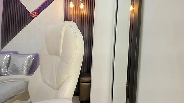 roxana santini online show from November 24, 2025, 3:34 pm