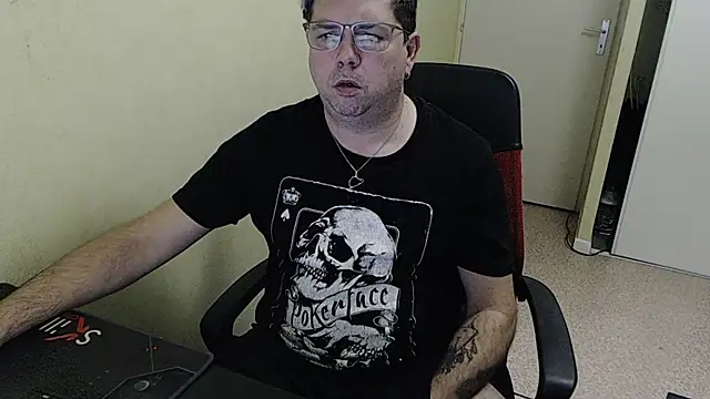 blueandwhite1 online show from December 5, 2024, 3:39 pm