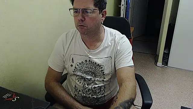 blueandwhite1 online show from December 11, 2024, 3:37 pm