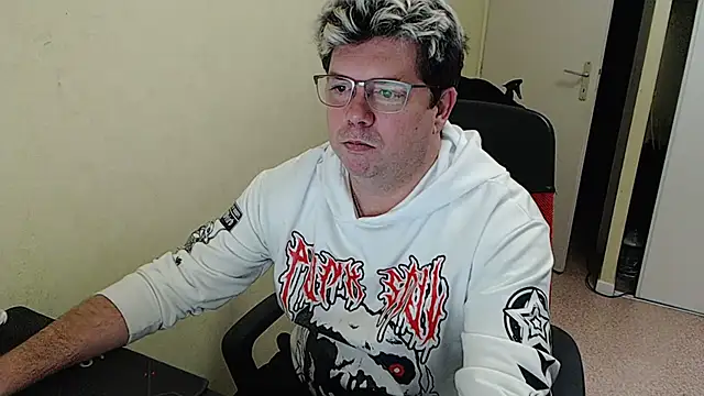 blueandwhite1 online show from January 6, 2025, 5:38 pm