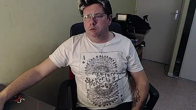 blueandwhite1 online show from January 7, 2025, 3:33 pm