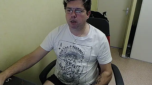 blueandwhite1 online show from January 8, 2025, 8:27 am