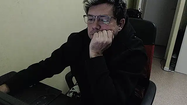 blueandwhite1 online show from January 17, 2025, 10:12 pm