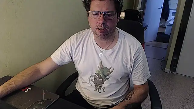 blueandwhite1 online show from January 18, 2025, 8:52 am