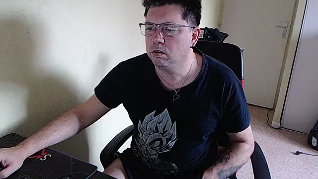 blueandwhite1 online show from January 29, 2025, 9:33 am