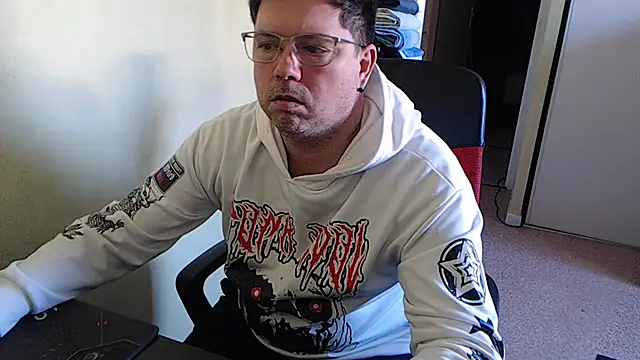 blueandwhite1 online show from February 5, 2025, 11:23 am