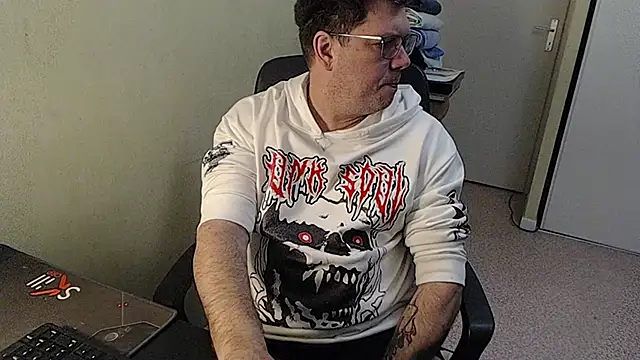 blueandwhite1 online show from February 9, 2025, 9:16 am