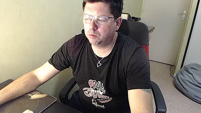 blueandwhite1 online show from February 10, 2025, 5:19 pm