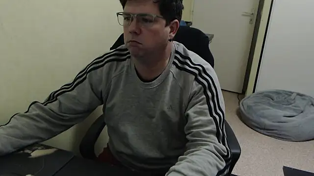 blueandwhite1 online show from March 7, 2025, 8:44 pm