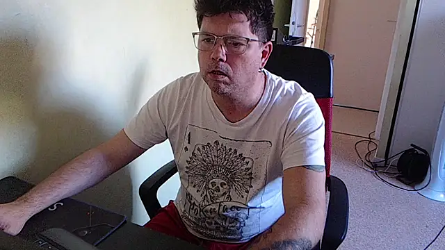 blueandwhite1 online show from October 30, 2025, 3:24 pm