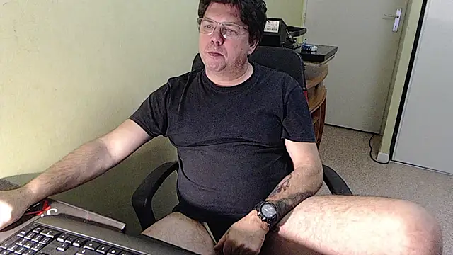 blueandwhite1 online show from January 13, 2026, 5:29 pm