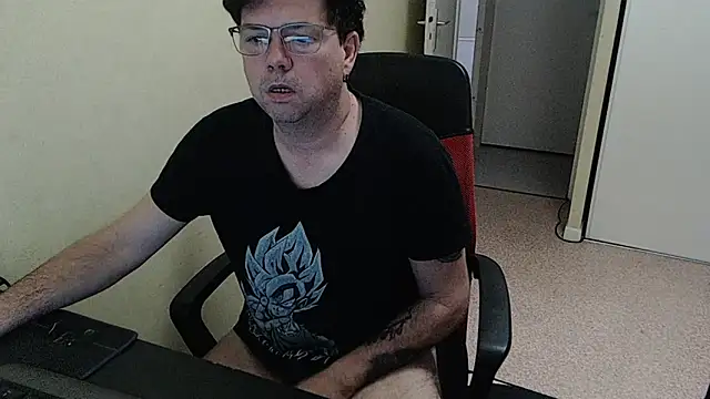 blueandwhite1 online show from March 4, 2026, 7:47 am