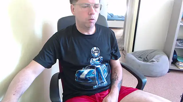 blueandwhite1 online show from June 3, 2026, 7:11 am