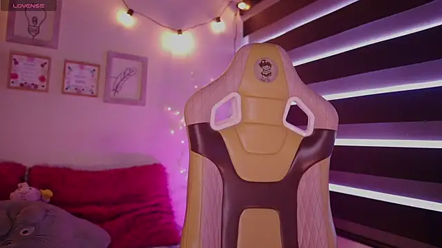 Snapshot of _chloe_moons_ chatting on October 3, 2025, 9:34 pm chloe moons online show from October 3, 2025, 9:34 pm