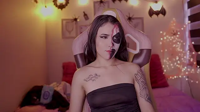 Snapshot of _chloe_moons_ chatting on October 15, 2025, 9:26 pm chloe moons online show from October 15, 2025, 9:26 pm