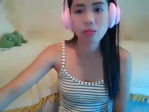 AnnewithanE online show from September 12, 2025, 3:39 am