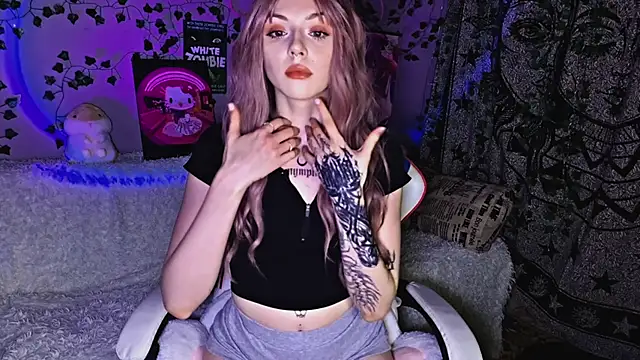 hotbeathoney online show from September 24, 2025, 6:33 pm