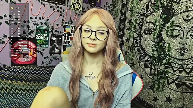 hotbeathoney online show from October 4, 2025, 3:43 pm