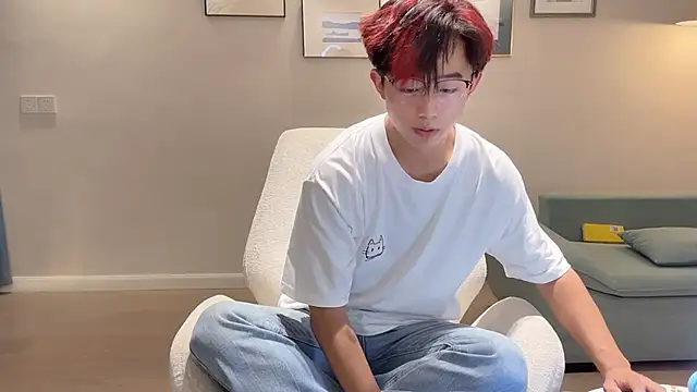 STxuguanhan online show from October 8, 2025, 8:34 am