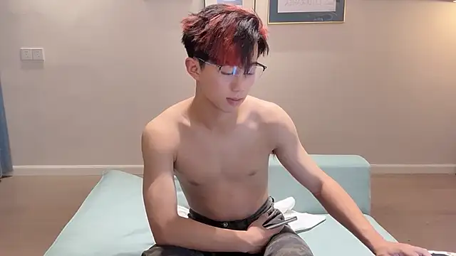 STxuguanhan online show from October 12, 2025, 8:35 am