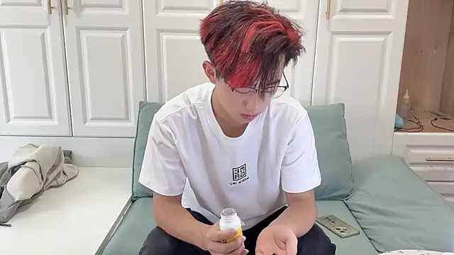 STxuguanhan online show from October 18, 2025, 7:53 am