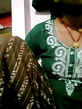 Hot tin74 online show from November 9, 2025, 5:44 pm