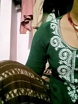 Hot-yuo84 online show from October 3, 2025, 6:16 pm