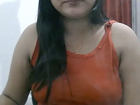 Mon-Luv online show from October 15, 2025, 1:11 pm