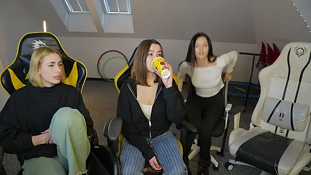  Lili 054 online show from November 21, 2025, 11:20 am